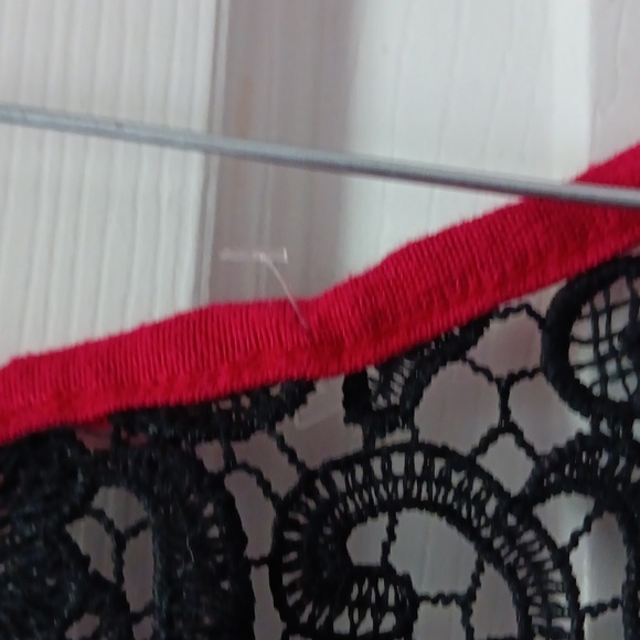 Torrid Knit Cranberry V-Neck Black Lace Inset Size 2 - Picture 8 of 10